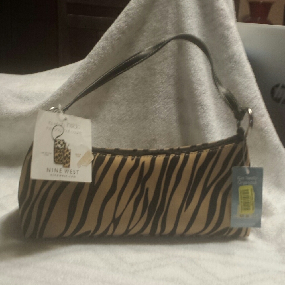 Clutch with Handle